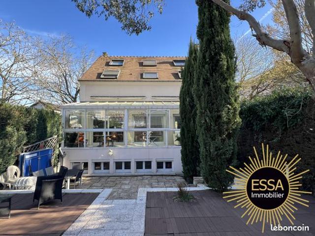Maison 9 pièces 225 m²
