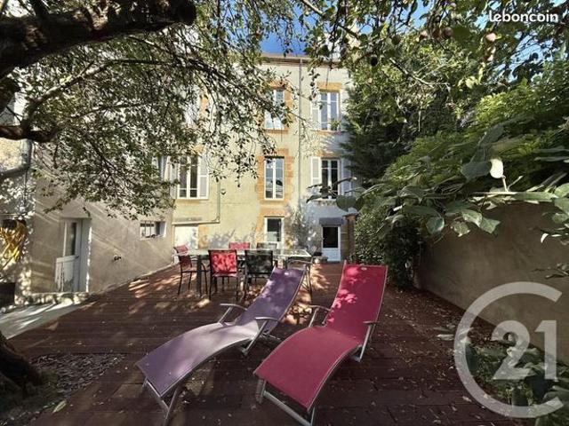 Maison 9 pièces 225 m²