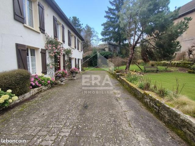 Maison 9 pièces 225 m²