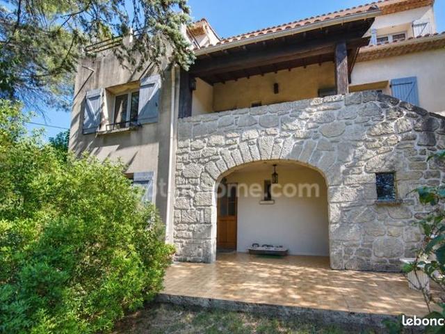 Maison 9 pièces 225 m²