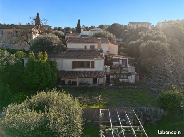 Maison 9 pièces 225 m²