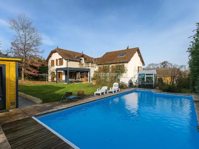Maison 9 pièces 225 m²