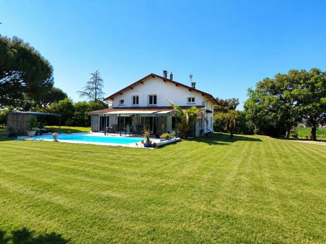 Maison 9 pièces 225 m²