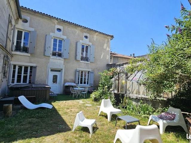 Maison 9 pièces 225 m²