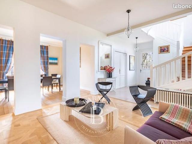 Maison 9 pièces 226 m²
