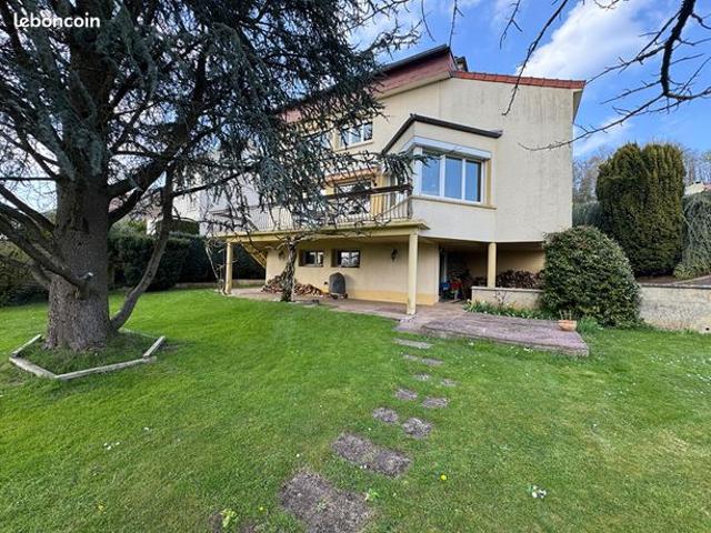 Maison 9 pièces 226 m²