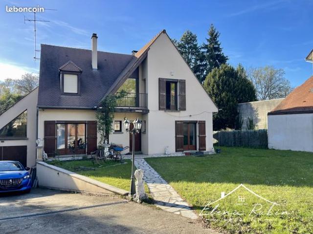 Maison 9 pièces 226 m²
