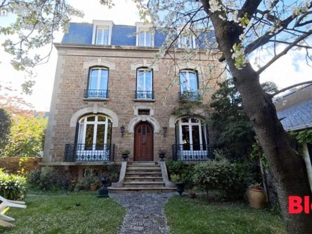Maison 9 pièces 227 m²