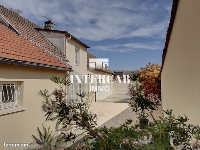 Maison 9 pièces 227 m²