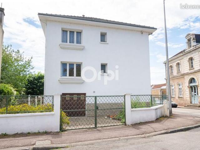 Maison 9 pièces 227 m²