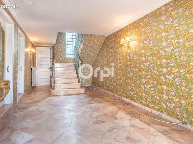 Maison 9 pièces 227 m²