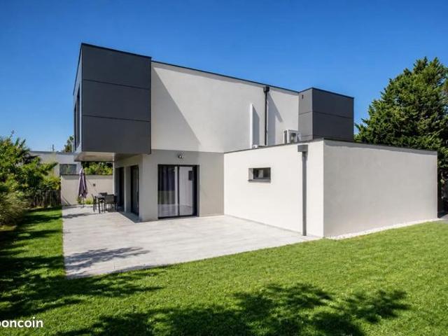 Maison 9 pièces 227 m²