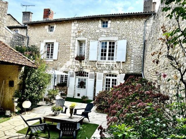 Maison 9 pièces 228 m²