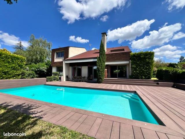 Maison 9 pièces 228 m²