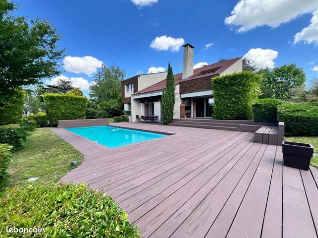Maison 9 pièces 228 m²