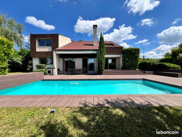 Maison 9 pièces 228 m²