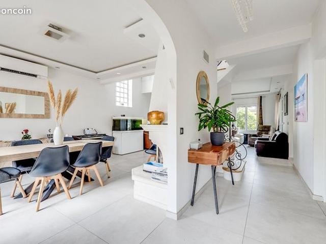 Maison 9 pièces 220 m²