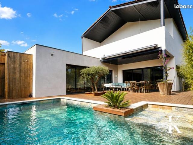 Maison 9 pièces 220 m²