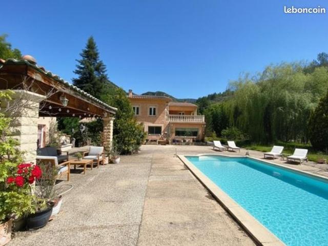 Maison 9 pièces 220 m²