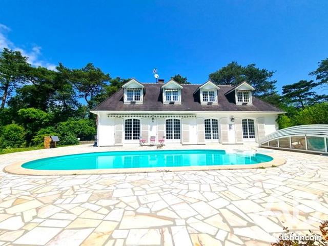 Maison 9 pièces 220 m²