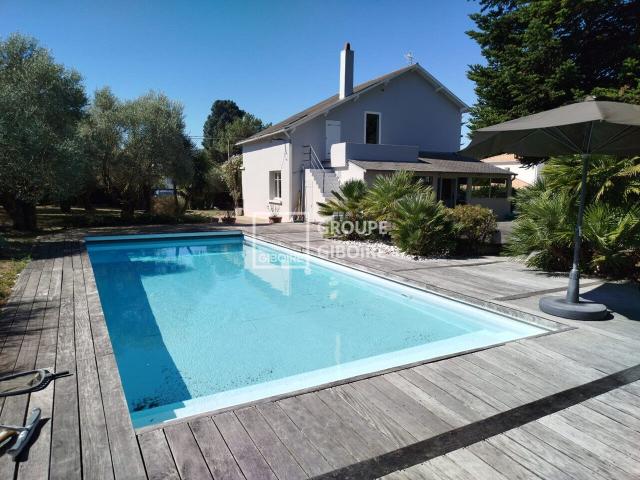 Maison 9 pièces 220 m²