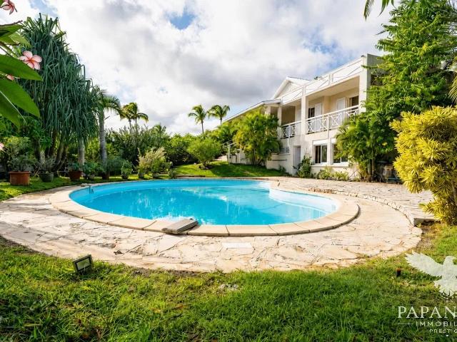 Maison 9 pièces 220 m²