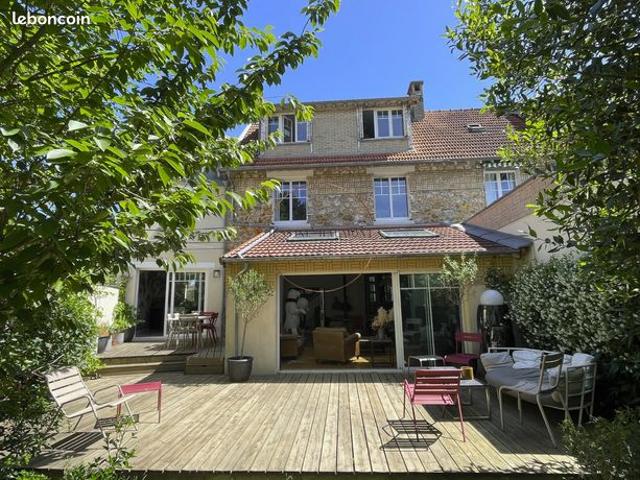 Maison 9 pièces 220 m²