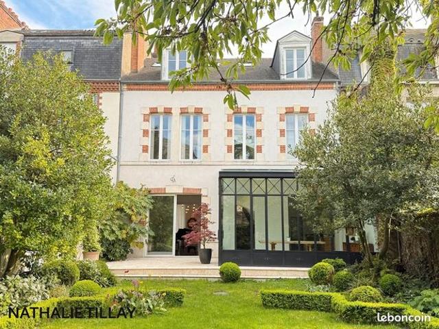 Maison 9 pièces 220 m²