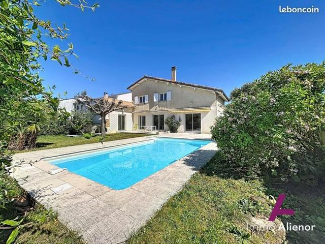 Maison 9 pièces 220 m²