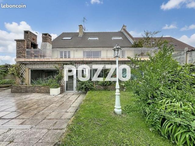 Maison 9 pièces 220 m²