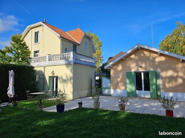 Maison 9 pièces 220 m²