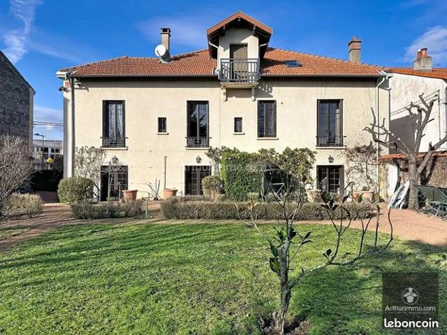 Maison 9 pièces 220 m²