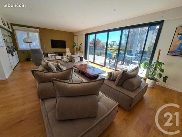 Maison 9 pièces 220 m²