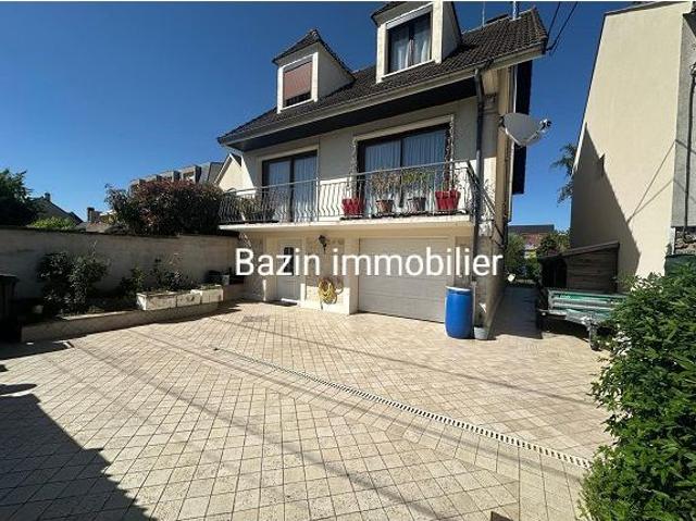 Maison 9 pièces 220 m²