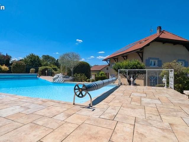 Maison 9 pièces 221 m²