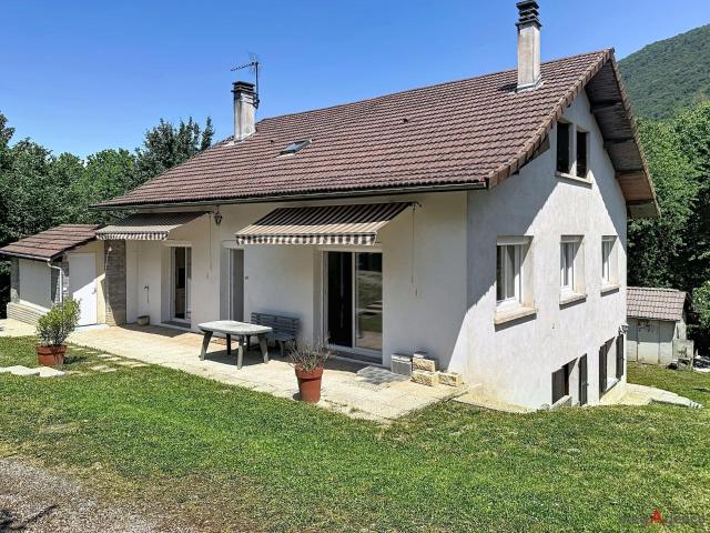 Maison 9 pièces 221 m²