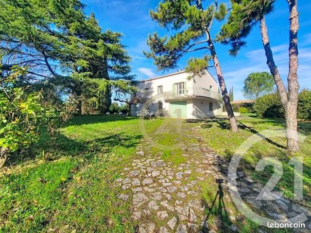 Maison 9 pièces 221 m²