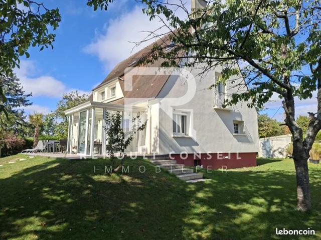 Maison 9 pièces 221 m²