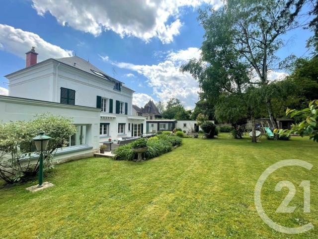 Maison 9 pièces 221 m²