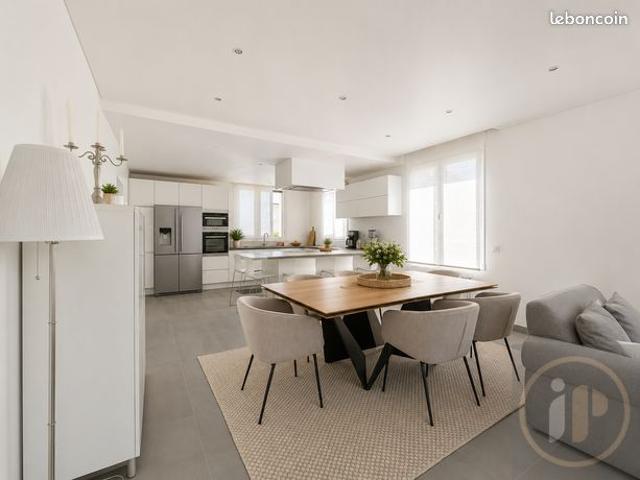 Maison 9 pièces 221 m²