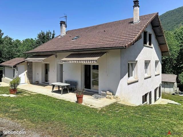 Maison 9 pièces 221 m²