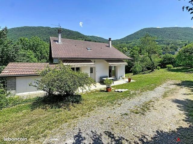 Maison 9 pièces 221 m²