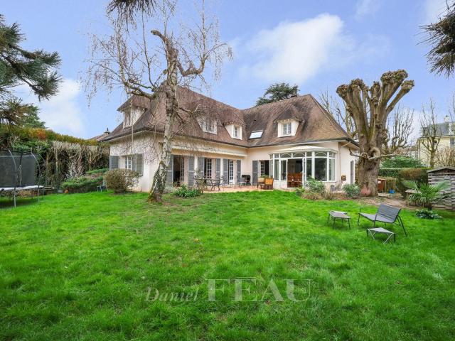 Maison 9 pièces 222 m²