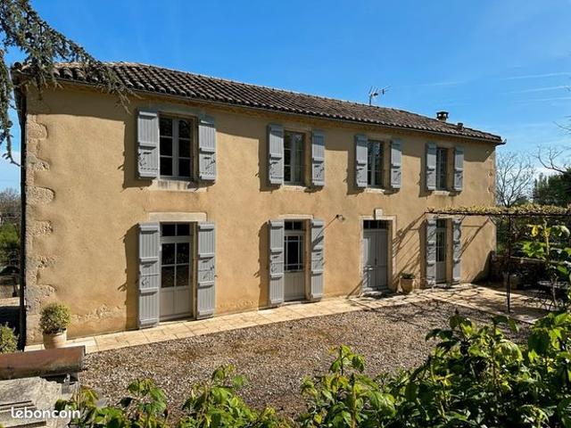 Maison 9 pièces 222 m²
