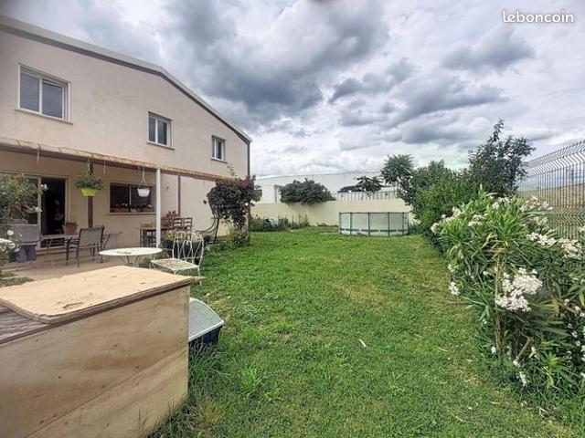 Maison 9 pièces 222 m²