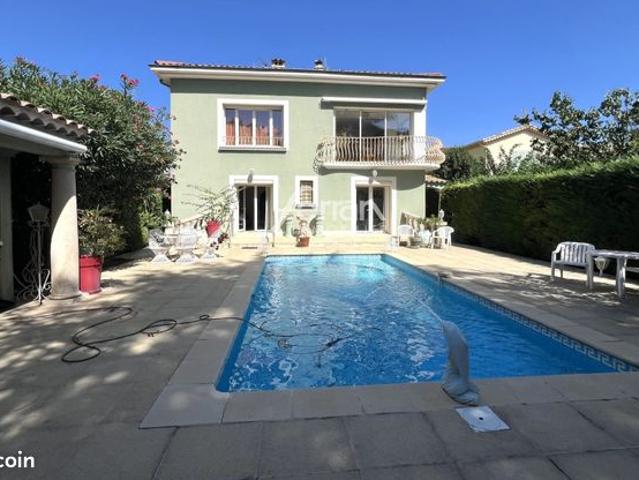 Maison 9 pièces 222 m²