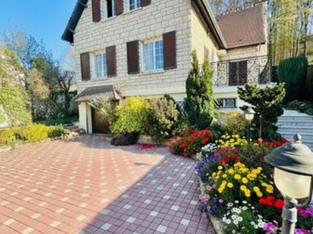 Maison 9 pièces 222 m²