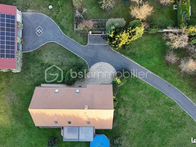 Maison 9 pièces 222 m²