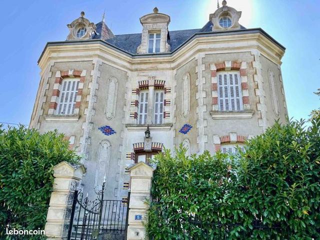 Maison 9 pièces 222 m²