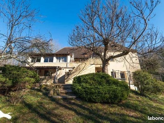 Maison 9 pièces 222 m²